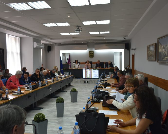 ons 111023 2 Съветниците отхвърлиха предложената от кмета Маринова актуализация на капиталовите разходи на Община Ловеч за 2023 година