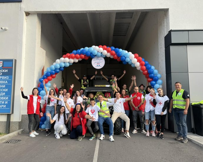 redcross lovech 1610231 4 БЪЛГАРСКИ МЛАДЕЖКИ ЧЕРВЕН КРЪСТ ОТБЕЛЯЗА 102 ГОДИШНИНАТА СИ С ИГРИ И ДЕМОНСТРАЦИИ НА ТЕМА „ПЪТНА БЕЗОПАСНОСТ“ С ДЕЦАТА ОТ ТРОЯН