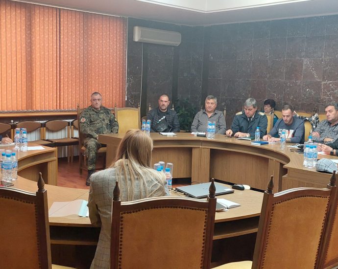shtab zimno 3010231 Щабът за защита при бедствия възложи на областния управител да поиска от АПИ увеличаване на броя на снегопочистващите машини