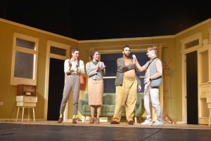 theater 910231 1 С гостуващия спектакъл „Летните оси ни хапят даже през ноември” от Иван Вирипаев  на ДТ „Адриана Будевска” – Бургас в Ловеч  на 6 октомври завърши фестивалът „Младите в театъра 2023“