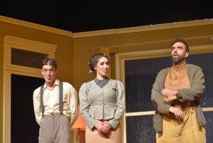 theater 910231 4 С гостуващия спектакъл „Летните оси ни хапят даже през ноември” от Иван Вирипаев  на ДТ „Адриана Будевска” – Бургас в Ловеч  на 6 октомври завърши фестивалът „Младите в театъра 2023“