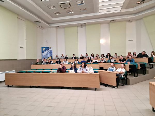 uchenici kirkov 2710231 5 Ученици и учители от СУ "Тодор Кирков" посетиха Русенски университет "Ангел Кънчев"