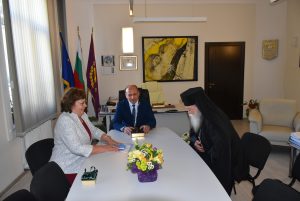 kmet kletva petkov 1311231 1 Новият кмет Страцимир Петков към Корнелия Маринова: Общественият живот в Ловеч има нужда от Вас