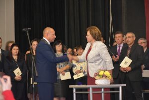 kmet kletva petkov 1311231 4 Новият кмет Страцимир Петков към Корнелия Маринова: Общественият живот в Ловеч има нужда от Вас