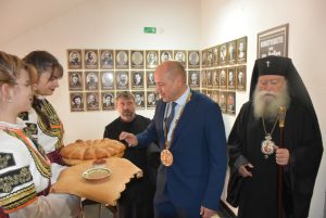 kmet kletva petkov 1311231 5 Новият кмет Страцимир Петков към Корнелия Маринова: Общественият живот в Ловеч има нужда от Вас