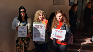 protest kultura 111231 1 Работещите в културните институции излязоха на протест пред Регионалната библиотека в Деня на народните будители