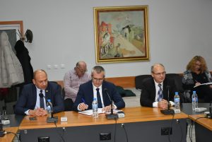 sreshta sporten ministar 2811231 3 И след срещата на кмета със спортния министър нова спортна зала няма да има! С минимални средства ще се направи лек ремонт!