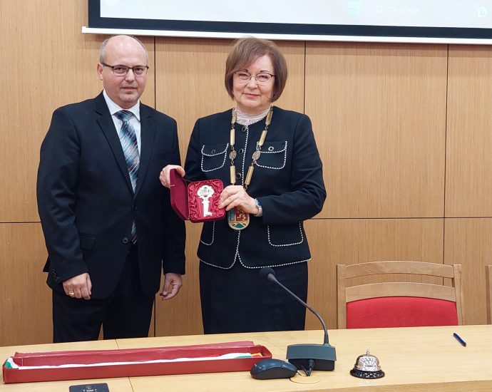 troyan obs 711231 1 Клетва положиха новоизбраните общински съветници в Троян, кметът на общината и кметовете на кметства