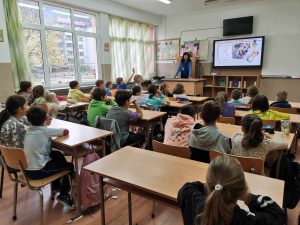 Ohridski troyan 1012232 В навечерието на патронния празник на СУ „Св. Климент Охридски“, Община Троян получи покана за представяне на документи за сключване на договор за финансиране на мащабен проект