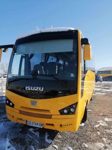 avtobus deca troyan 2112231 Община Троян получи чисто нов автобус „Исузу“, 32+1 местен от Министерство на образованието и науката