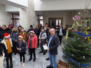 elha oblast 512231 3 Грейна коледната елха в областната администрация