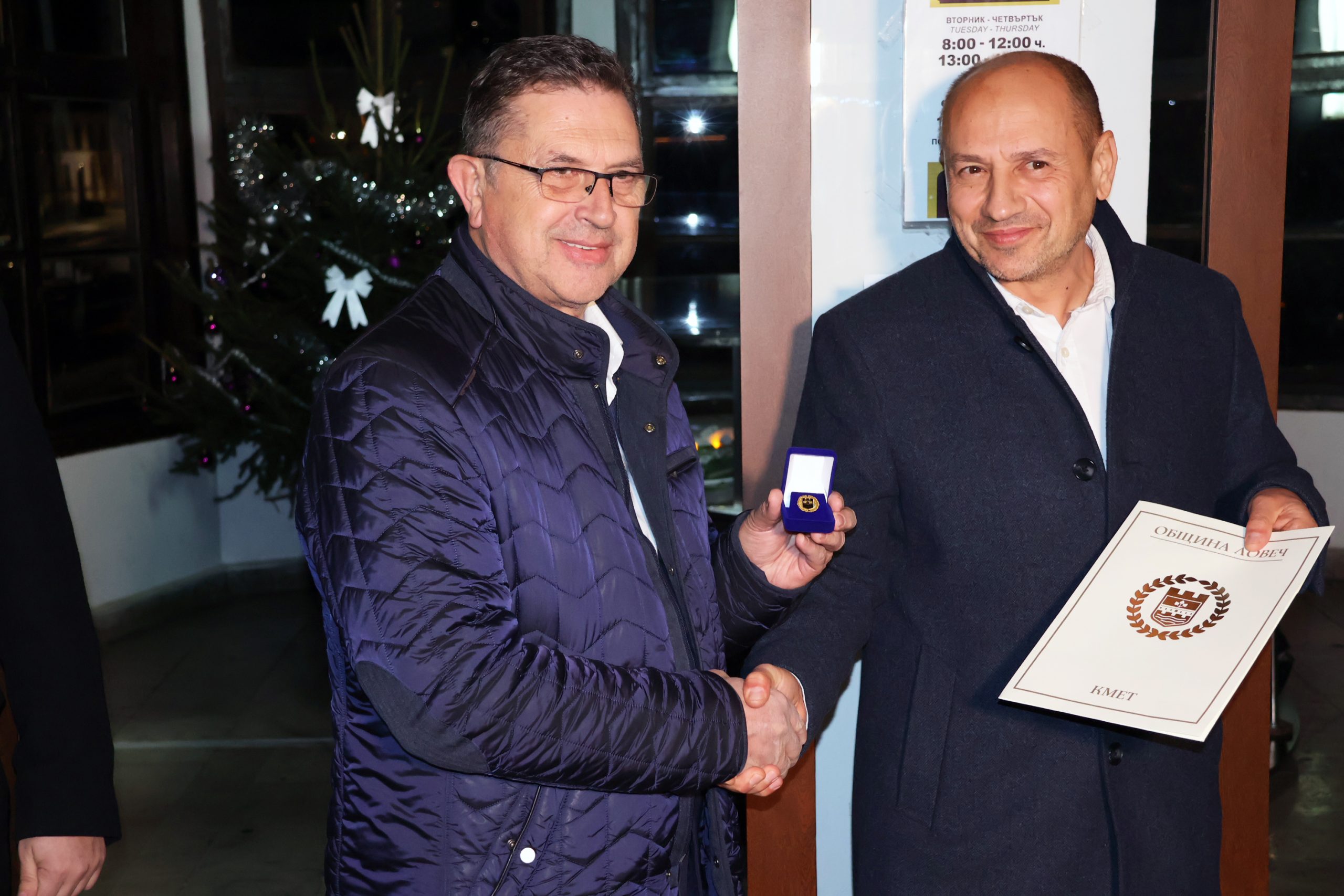 С почетната значка на Община Ловеч бе удостоен Ивелин Иванов за ...
