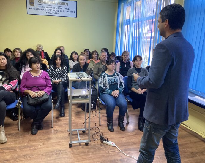 obuchenie pedagozi 412231 3 В Ловеч се проведе квалификационен курс за педагогически специалисти на тема „Превенция на дигиталната зависимост в училище“