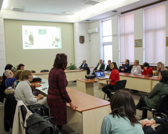 teteven praktiki 2112231 2 В Тетевен бяха представени добри практики в обхващането и задържането на децата и учениците в задължителна предучилищна и училищна възраст