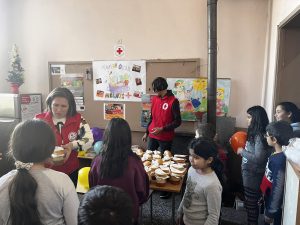 topal obiad 512231 1 193 ДЕЦА ОТ ОБЩИНА ЛУКОВИТ И СЕЛО АЛЕКСАНДРОВО, ОБЩИНА ЛОВЕЧ ЩЕ ПОЛУЧАВАТ ТОПЪЛ ОБЯД ДО КРАЯ НА ЗИМАТА ПО ПРОЕКТ НА БЧК - ЛОВЕЧ