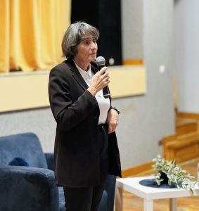zdravka evtimova 1312231 4 Вдъхновяваща среща на учениците от ПЕГ ,,Екзарх Йосиф” с писателката Здравка Евтимова
