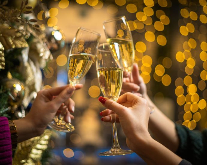 NYE2024 Да бъде мирна и щастлива! И нека вървим усмихнати и уверени, заедно, към мечтите!