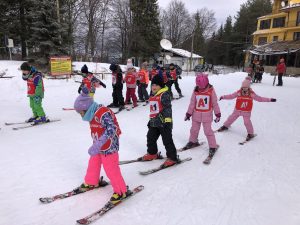 deca troyan ski 1901246 В община Троян започна петото издание на проекта „Научи се да караш ски“
