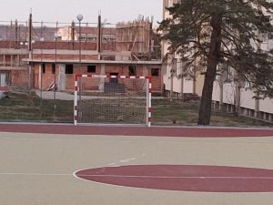 dimov 2301241 След дадени до момента 1.5 милиони лева, очаквана глоба над 1 милион и 8 годишна сага, Спортната зала на ОУ „Проф. Димитър Димов“ засега остава недовършена