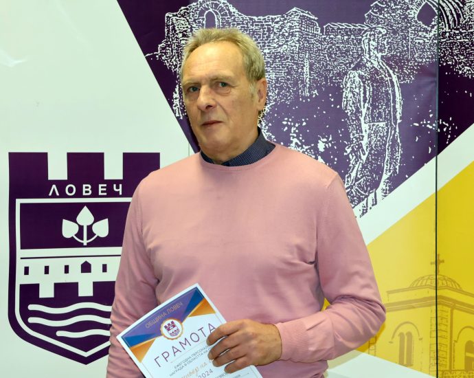 sportist godina lovech 1101241 1 С почетната значка на Община Ловеч за принос в развитието на хандбала в града и страната, за издигане престижа на Ловеч и във връзка с неговата 60-годишнина бе удостоен треньорът по хандбал Юлиян Симеонов