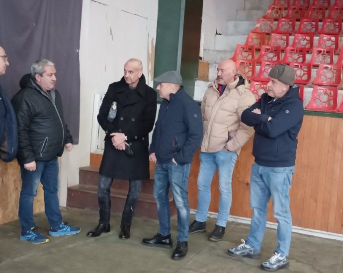 sportna zala 2901241 2 Кампания за набиране на средства за спешен частичен ремонт на спортната зала в Ловеч обяви кметът Страцимир Петков
