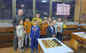 deca shah lovech 2002241 5 1 В Ловеч се проведе шахматен турнир за деца до 10 и 14 години