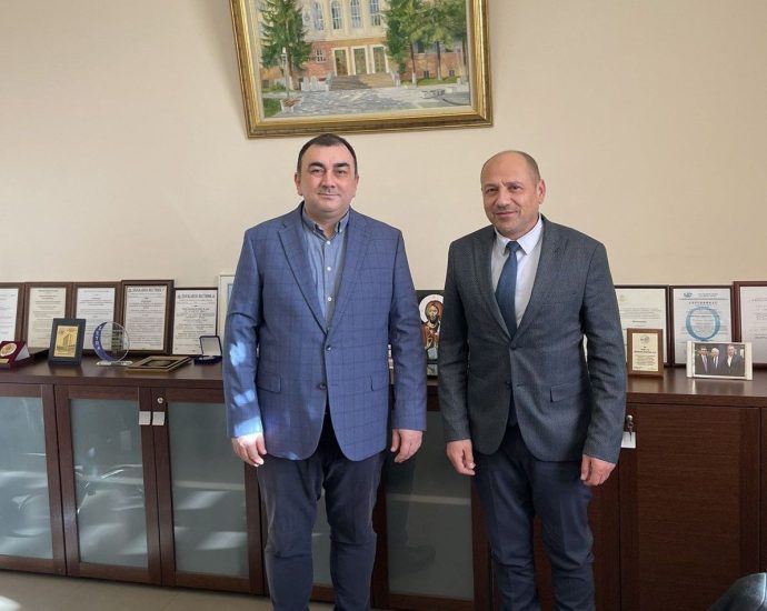 petkov dimitrov 102241в Кметът на община Ловеч проведе работна среща с ректора на Медицински университет – Плевен, проф. Добромир Димитров
