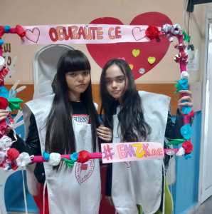 red cross 1402241 1 Доброволци от БЧК и Библиотеката съвместно с екипите на РЗИ Ловеч се включиха с инициатива в Деня на влюбените