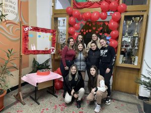 red cross 1402241 6 Доброволци от БЧК и Библиотеката съвместно с екипите на РЗИ Ловеч се включиха с инициатива в Деня на влюбените