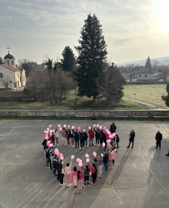 rozova flanelka 2802241 Учениците от община Ловеч отбелязаха  Световния ден за борба с училищния тормоз, който се чества всяка година в последната сряда на февруари и е познат също и като Ден на розовата фланелка