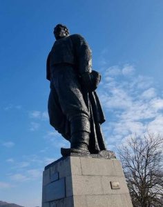 tabela pametnik levski 2902241 Премахва се табелата с имената на проектанти, строител и кмет, поставена на паметника на Левски след ремонта му през 2018 г.