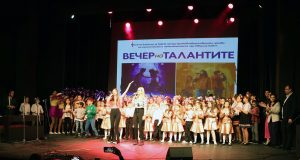 vecher talanti 2102241 Децата на Ловеч подариха прекрасна вечер на публиката в Драматичен театър – Ловеч. 150 деца се качиха на сцената, за да покажат своя талант