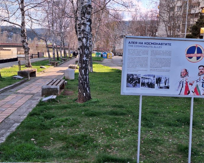 aleia cosmonavti 2103241 Започна облагородяването на Алеята на космонавтите