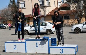 damsko rali 1703241 1 15 дами и четирима мъже застанаха на старт в традиционното мартенско автомобилно състезание. Победител е тимът на „Бързи и яростни“
