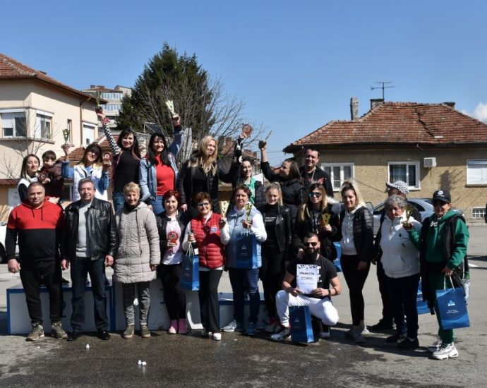 damsko rali 1703241 2 15 дами и четирима мъже застанаха на старт в традиционното мартенско автомобилно състезание. Победител е тимът на „Бързи и яростни“