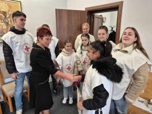 deca teteven 103241 1 Децата от ДГ „Васил Левски“ и БМЧК поздравиха кмета на Община Тетевен по случай 1-ви март