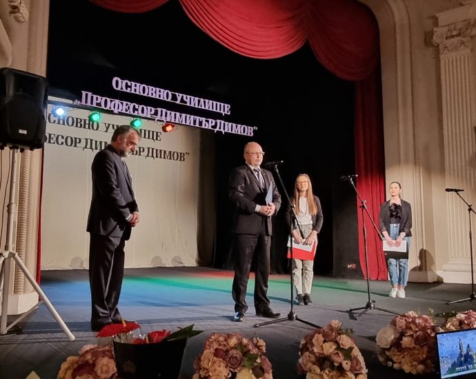 dimov praznik 2703241 Днес ОУ „Проф. Д. Димов" тържествено отбеляза своя празник