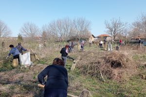 joglav 2603241 2 30 доброволци се включиха в почистване на гробищния парк в с. Йоглав