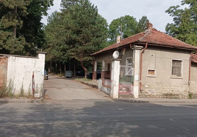 kazarma 103241 Кметът Петков задейства процедурата за терена на Казармата