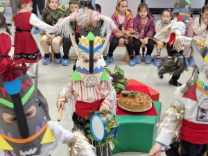 kukeri lovech 1903241 5 С кукерски игри усмивчиците от детска градина „Зора“ прогониха злото от Ловеч