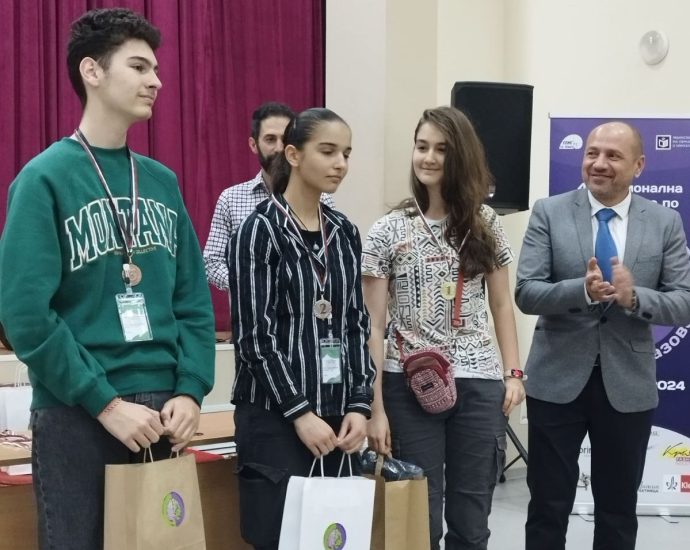 olimpiada lovech 2503241 2 Кметът награди най-добрите на националната олимпиада по биология и здравно образование