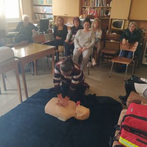 red cross 503241 2 ЧК ЛОВЕЧ С ОБУЧЕНИЕ ПО ПЪРВА ПОМОЩ НА СЛУЖИТЕЛИ ОТ „ДОМ ЗА СТАРИ ХОРА“ И ДГ „АПРИЛЧЕ“ - АПРИЛЦИ