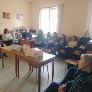 red cross 503241 5 ЧК ЛОВЕЧ С ОБУЧЕНИЕ ПО ПЪРВА ПОМОЩ НА СЛУЖИТЕЛИ ОТ „ДОМ ЗА СТАРИ ХОРА“ И ДГ „АПРИЛЧЕ“ - АПРИЛЦИ
