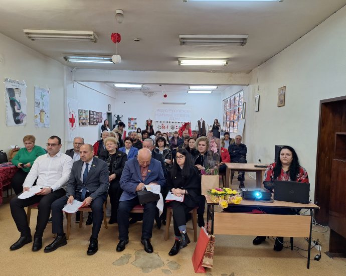 red cross 703241 1 Кметът Страцимир Петков приветства общото събрание на областния съвет на БЧК – Ловеч