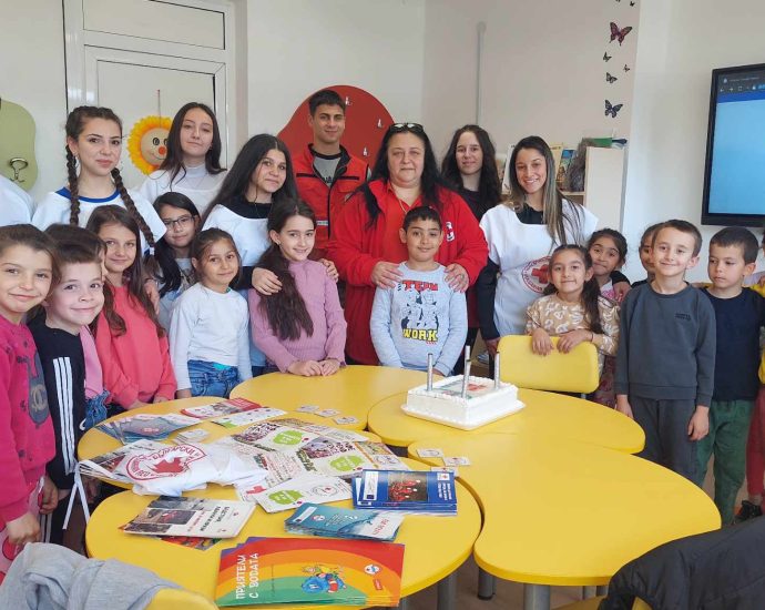 red cross lukovit 2103241 МЛАДЕЖКИ ЧЕРВЕН КРЪСТ ЛОВЕЧ ОТКРИ НОВ КЛУБ В ЛУКОВИТ