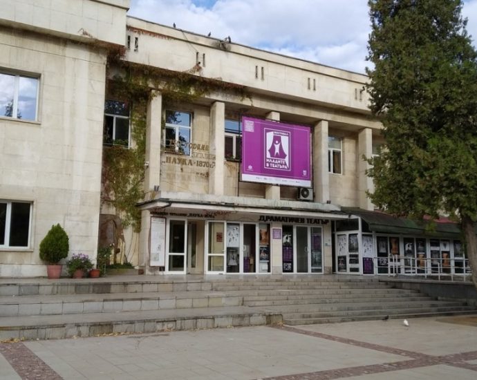 teather lovech 603241 Ловешкият театър подкрепя писмото на АРТО относно финансовите проблеми в сектора