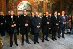 treti mart 303241 2 С поднасяне на много венци и цветя и развети български знамена стотици ловчалии отпразнуваха Трети март