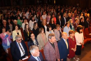 1204242 ezikova nagrazhdavane Кметът Петков поздрави Езиковата с празника й, връчи награда на четирима ученици