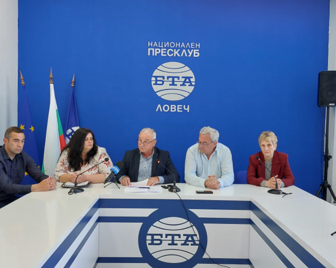 bsplovech 2904241 Единни, всички съветници от БСП Ловеч свалиха доверието си от кмета Петков. Аргументите