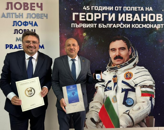 bta lovech 1104241 2 Отбелязването на 45-годишнината от полета на първия български космонавт в Ловеч влиза в априлския брой на списание ЛИК на БТА